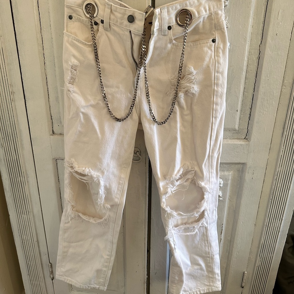 White Vintage Distressed Jeans with Chain Detail Size 25